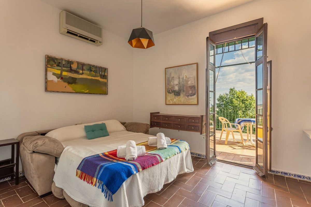 Dormitorio con balcón a la terraza